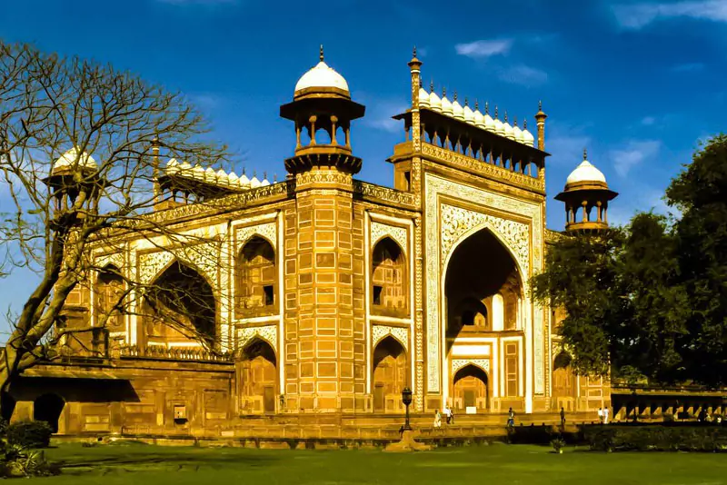 Agra Travel Guide: Top Places to See, Eat & Explore Nearby